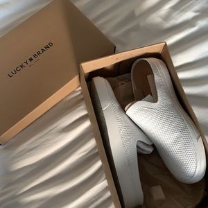 NWT Lucky Brand Larlan Slip On White 7